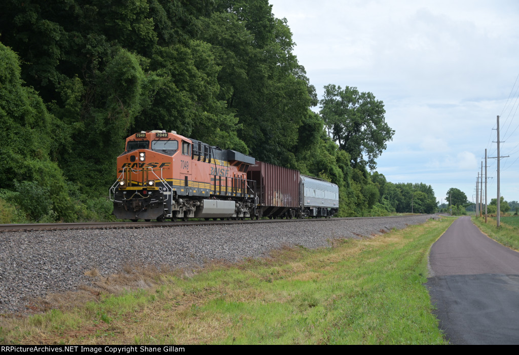 BNSF 7049